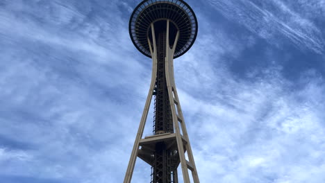 Langsame-Aufwärtsneigung-Der-Space-Needle-In-Seattle