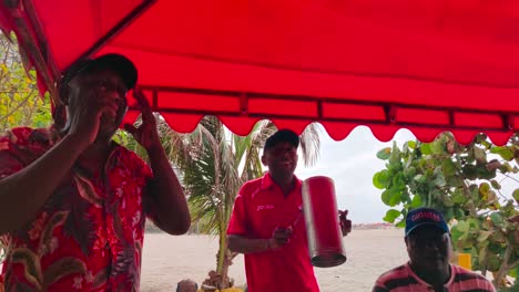 Una-Banda-Local-Canta-Música-Vallenata