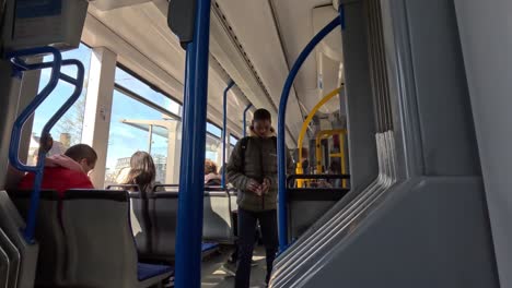 Innenansicht-Der-Straßenbahn-In-Amsterdam