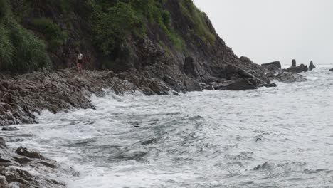 rough-Waves-Crash-On-Rocky-Seacoast-In-Dam-Trau-Beach,-Vietnam