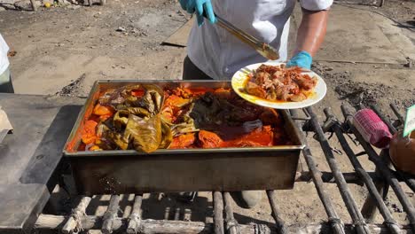 Toma-En-Cámara-Lenta-De-Cochinita-Pibil-Servida-En-Mérida-Yucatán-México