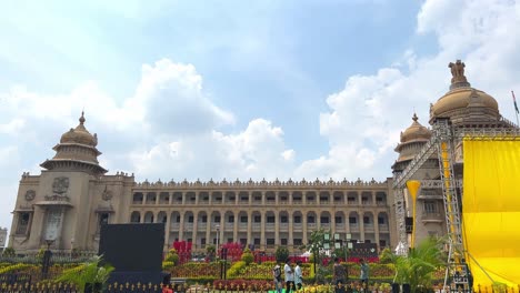 Eine-Aufnahme,-Die-Das-Majestätische-Gebäude-Vidhana-Soudha-In-Bangalore-Einfängt