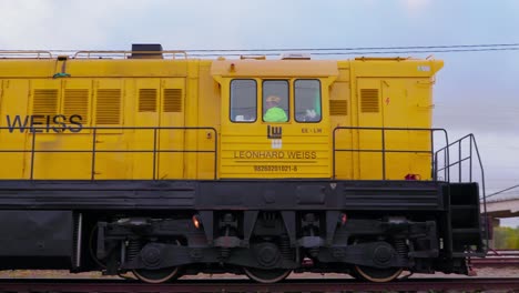 drives-operate-railway-railroad-construction-train,-wide-shot,-camera-pan