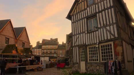 Traditional-Timber-Framed-Architecture-In-The-Old-Town-Main-Square-In-Honfleur,-France