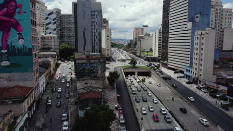 Traffic-on-the-Prestes-Maia-avenue-in-downtown-Sao-Paulo,-Brazil---descending,-drone-shot