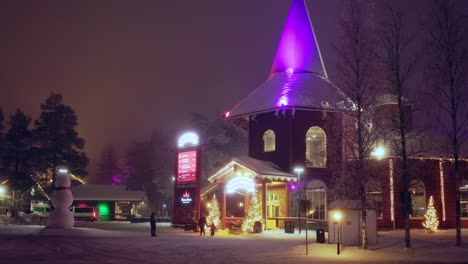 Casa-De-Navidad-En-El-Pueblo-De-Papá-Noel-En-Rovaniemi,-Finlandia