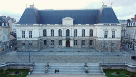 Facade-of-the-Parliament-of-Brittany-in-Rennes,-Aerial-Establishing