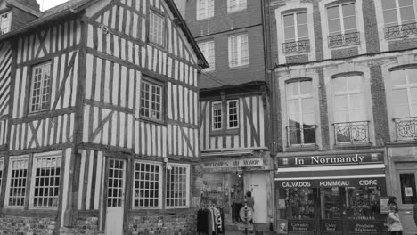 Exterior-Facade-Of-Buildings-And-Stores-In-Honfleur-Old-Town,-France