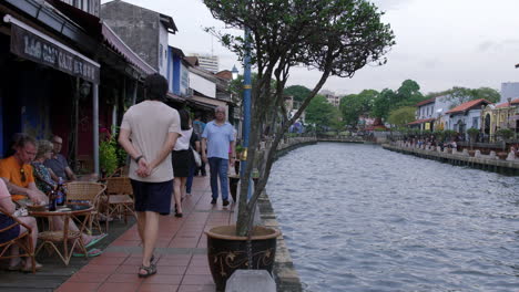 Tägliche-Spaziergänge-Am-Malakka-Fluss,-Corniche,-Malaysia