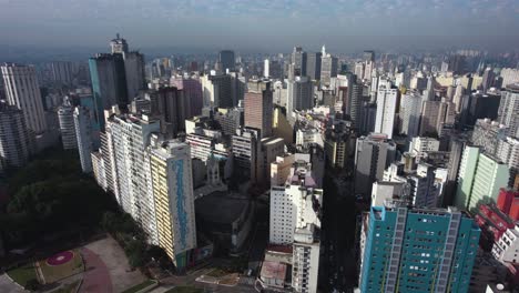 Aerial-view-diving-toward-the-Drosophyla-bar-and-Urban-Distillery-in-Sao-Paulo,-Brazil