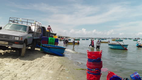 La-Vida-Cotidiana-De-La-Comunidad-Pesquera-Tradicional-En-Exhibición-En-La-Playa-De-Mui-Ne.