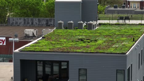 Long-aerial-zoom-of-green-roof-on-top-of-inner-city-building-in-America