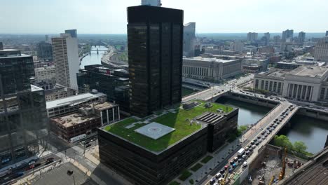 Establishing-aerial-of-PECO-Energy-building-in-downtown-Philadelphia,-Pennsylvania