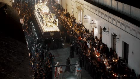 Crowded-People-During-Religious-Catholic-Tradition-Of-Holy-Week-Of-Easter-Sunday-In-Antigua,-Guatemala