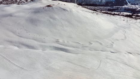 Atemberaubendes-Myrkdalen-Tal-Und-Skizentrum---Weitwinkelaufnahme-Während-Eines-Sonnigen-Osterurlaubs---Norwegen