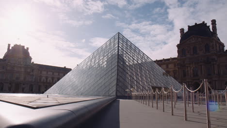 Glass-Pyramid-Structure-At-Louvre-Museum-Courtyard-in-Paris-France,-Iconic-National-Landmark