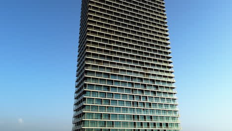 Ascending-aerial-view-of-windows-and-facade-details-of-the-Shangri-la-hotel,-in-Jeddah,-Saudi-Arabia