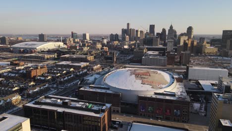 Little-Caesars-basketball-arena-in-the-foreground,-Detroit-Michigan,-USA