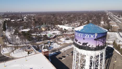 Detroit-Zoo-logo-sign-on-water-tower,-aerial-orbit-view