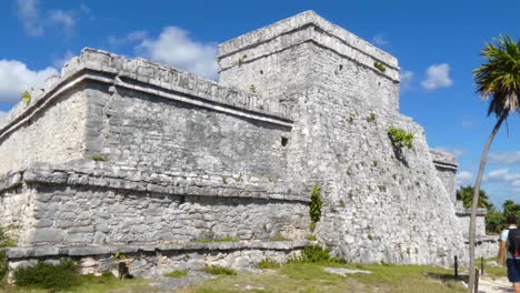 Die-Dem-Meer-Zugewandte-Mauer-Von-El-Castillo