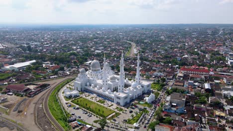 Cinematic-aerial-view-of-replica-of-Sheikh-Zayed-grand-mosque-in-Central-Java