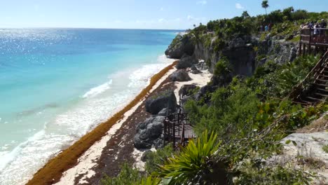 Der-Blick-Vom-Aussichtspunkt-Auf-Der-Klippe-Auf-Die-Maya-Ausgrabungsstätte-Von-Tulum,-Quitana-Roo,-Mexiko