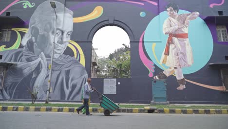 Graffiti,-Murales-Y-Obras-De-Arte-En-Las-Calles-De-Los-Museos-De-Arte-Públicos-Al-Aire-Libre-En-El-Distrito-De-Arte-De-Lodhi,-Nueva-Delhi.