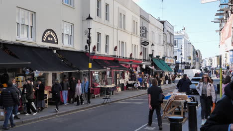 Turistas-Y-Lugareños-Comprando-En-Las-Tiendas-De-Portobello-Street-En-Notting-Hill.