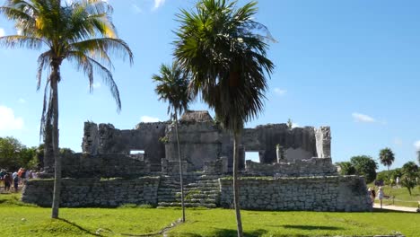 Las-Ruinas-Mayas-Del-Palacio-En-El-Sitio-Arqueológico-De-Tulum,-Quintana-Roo,-México.