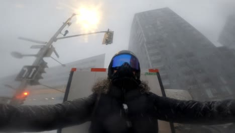 Radburro-Ride-POV-Eines-Mannes-Mit-Schutzbrille,-Der-Durch-Einen-Schneesturm-In-Montreal-Radelt