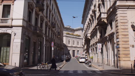 Old-Street-With-Historic-Buildings-In-Milan-Downtown,-Lombardy,-Italy