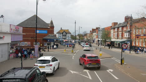 Skegness-High-Street,-Una-Animada-Calle-En-La-Ciudad-Costera-De-Skegness,-Lincolnshire