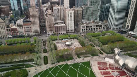 Vista-Aérea-De-Cloud-Gate-En-Millennium-Park-Y-El-Centro-De-Chicago