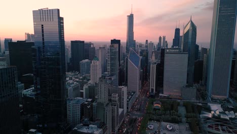 Luftaufnahme-Der-Michigan-Avenue,-Des-Cloud-Gate,-Des-Hancock-Building-Und-Der-Innenstadt-Von-Chicago