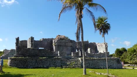 El-Palacio-En-El-Sitio-Arqueológico-De-Tulum,-Quintana-Roo,-México.