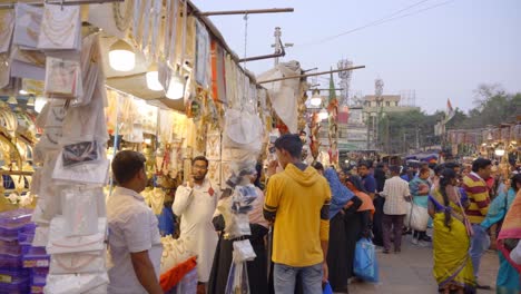 Indian-crowded-and-busy-market-with-mixed-ethnicity-people-walking-in-a-narrow-lane-of-jewelry-market-and-shopping,-Old-Hyderabad,-India