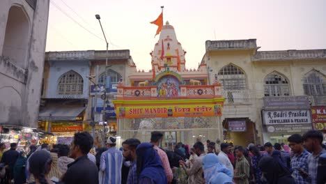 Old-Hyderabad-busy-and-crowded-market-with-people-walking-across-the-streets-of-Charminar-,-India