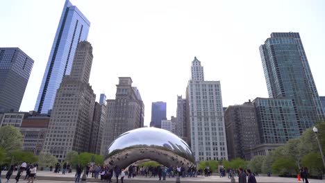 Cloud-Gate-En-Chicago-Durante-El-Día-De-Verano