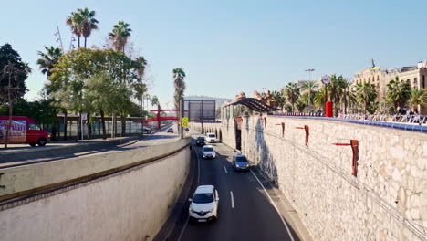 Aufschlussreiche-Aufnahme-Des-Barcelona-Tunnelverkehrs-In-Spanien