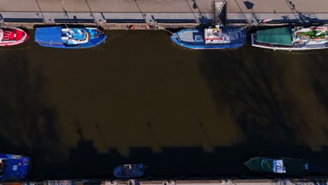 Fishing-boats-are-moored-in-the-Danes-river,-in-Klaipeda-city