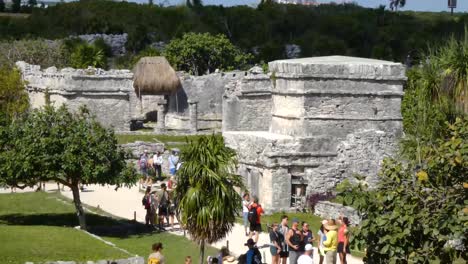 Templo-De-Los-Frescos-En-El-Sitio-Arqueológico-De-Tulum,-Quintana-Roo,-México.