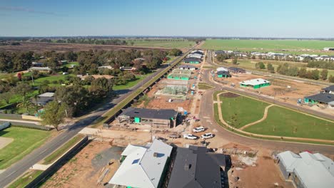 Yarrawonga,-Victoria,-Australia---14-De-Mayo-De-2023:-Vista-Aérea-Sobre-Nuevas-Casas-En-Construcción-En-Una-Finca-Con-Campo-De-Golf-En-Yarrawonga-Victoria-Australia