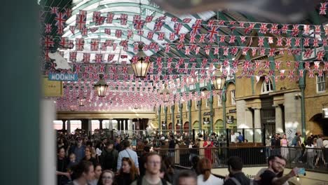 Covent-garden-on-coronation-weekend-set-up-and-enjoying-the-busy-time