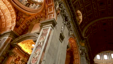 Dentro-De-La-Basílica-De-San-Pedro-En-La-Ciudad-Del-Vaticano,-Roma,-Italia