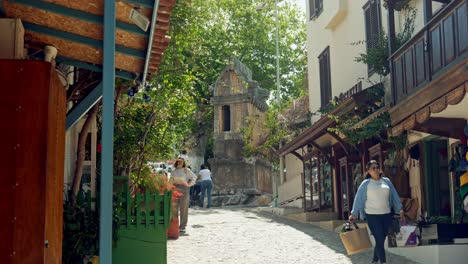 Erkundung-Der-Wunderschönen-Kopfsteinpflasterstraßen-Der-Türkischen-Mittelmeerstadt-Kas