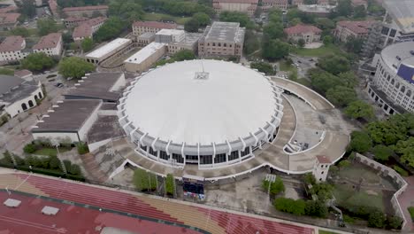 Louisiana-State-University-Pete-Maravich-Assembly-Center-in-Baton-Rouge,-Louisiana-with-drone-video-circling