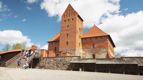 Trakai,-Litauen-4.-Mai-2023:-Mittelalterliche-Gotische-Inselburg-Im-Galve-See