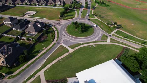 Dies-Ist-Ein-Luftbildvideo-Eines-Kreisverkehrs-Oder-Kreisverkehrs-In-Der-Nähe-Des-Union-Park-In-Aubrey,-Texas