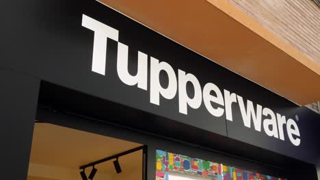 Logo-name-of-Tupperware-store-in-the-shopping-street---Oostende,-Belgium