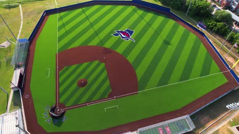 Video-Aéreo-Editorial-De-Un-Campo-De-Béisbol-En-La-Escuela-Secundaria-De-Aubrey-En-Aubrey,-Texas.